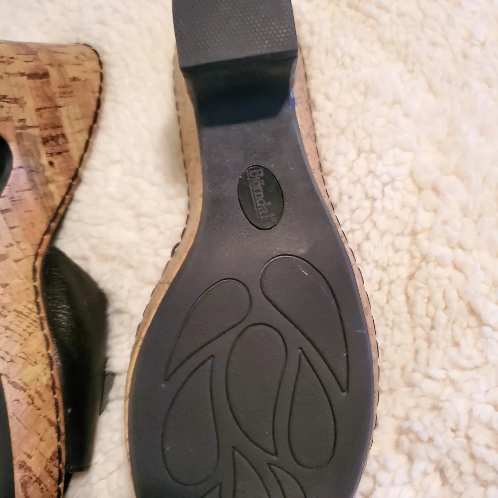 Bjondal Black Flower Wedges - Picture 5 of 7